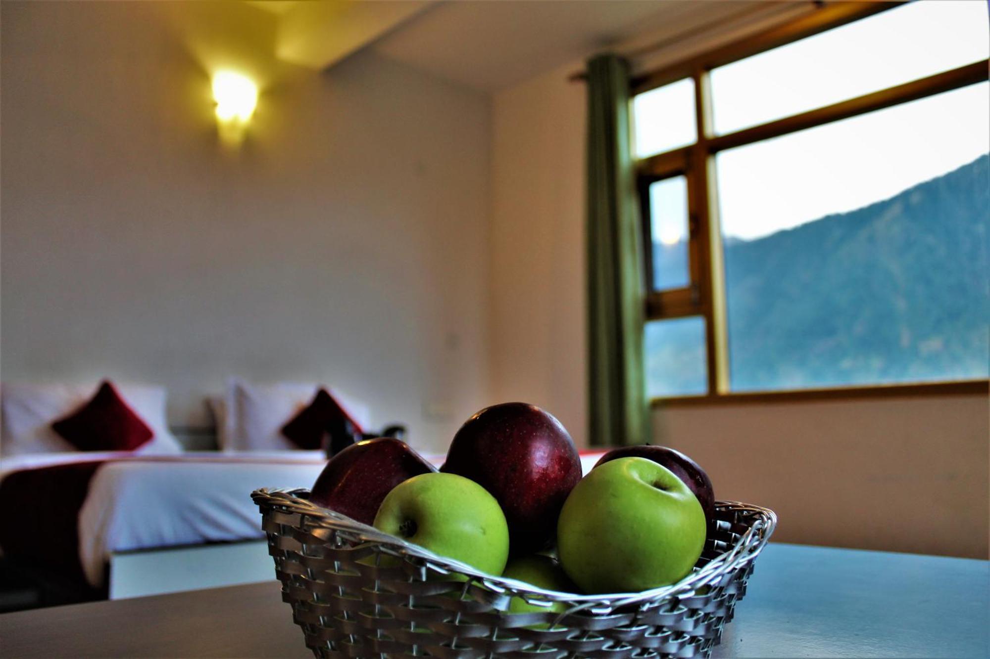 Krishana Cottage A Pure Veg !!!300 M From Hadimba Temple!!!Balcony Rooms!!!Veg Restaurant!!!Couple Friendly!!!Family Cottage!!! Manāli Dış mekan fotoğraf