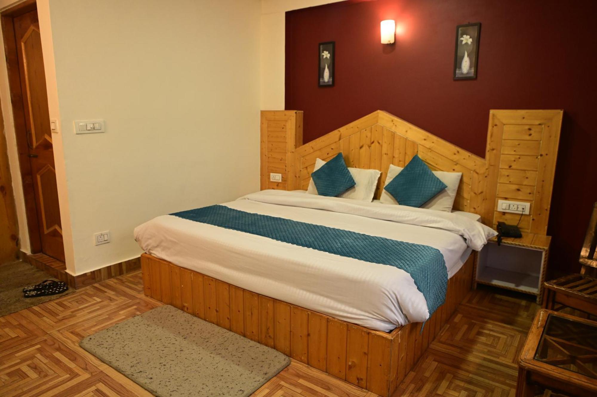 Krishana Cottage A Pure Veg !!!300 M From Hadimba Temple!!!Balcony Rooms!!!Veg Restaurant!!!Couple Friendly!!!Family Cottage!!! Manāli Dış mekan fotoğraf